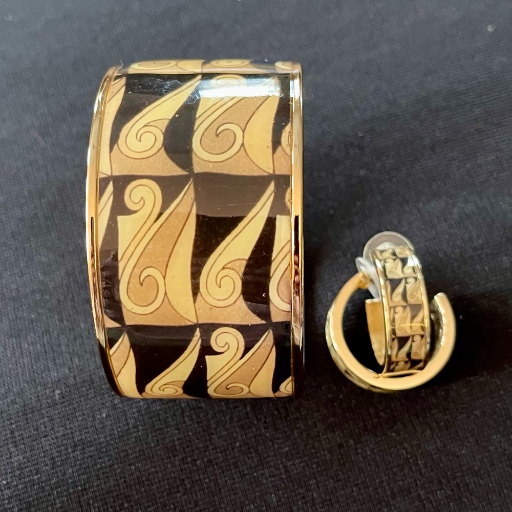 Erwin Pearl Bangle Bracelet with matching earrings